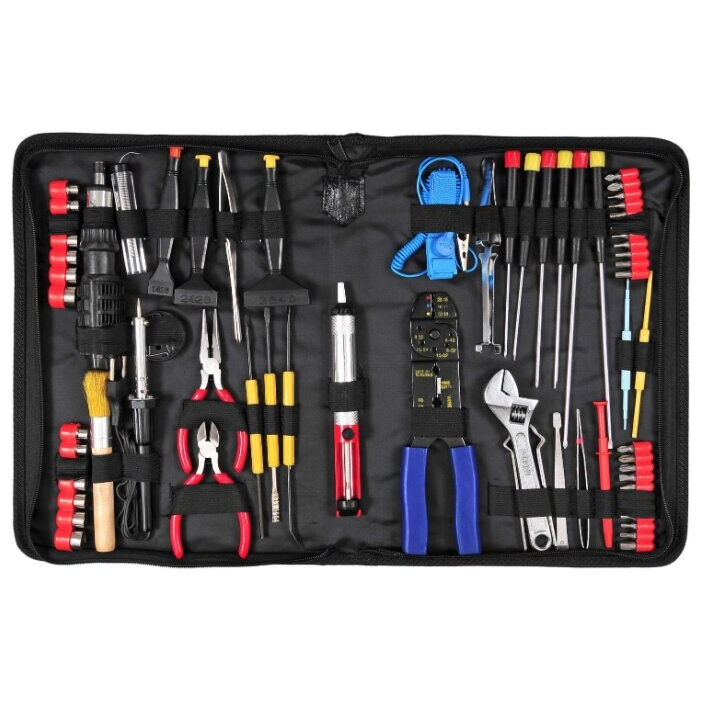 набор инструментов для электромонтажных работ разложенный на столе