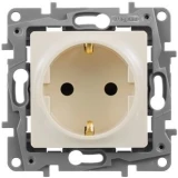 Электрическая розетка Legrand Etika 672322