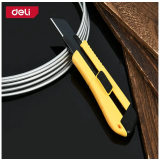 Строительный нож Deli DL018