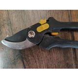 Секатор Deli DL2789A