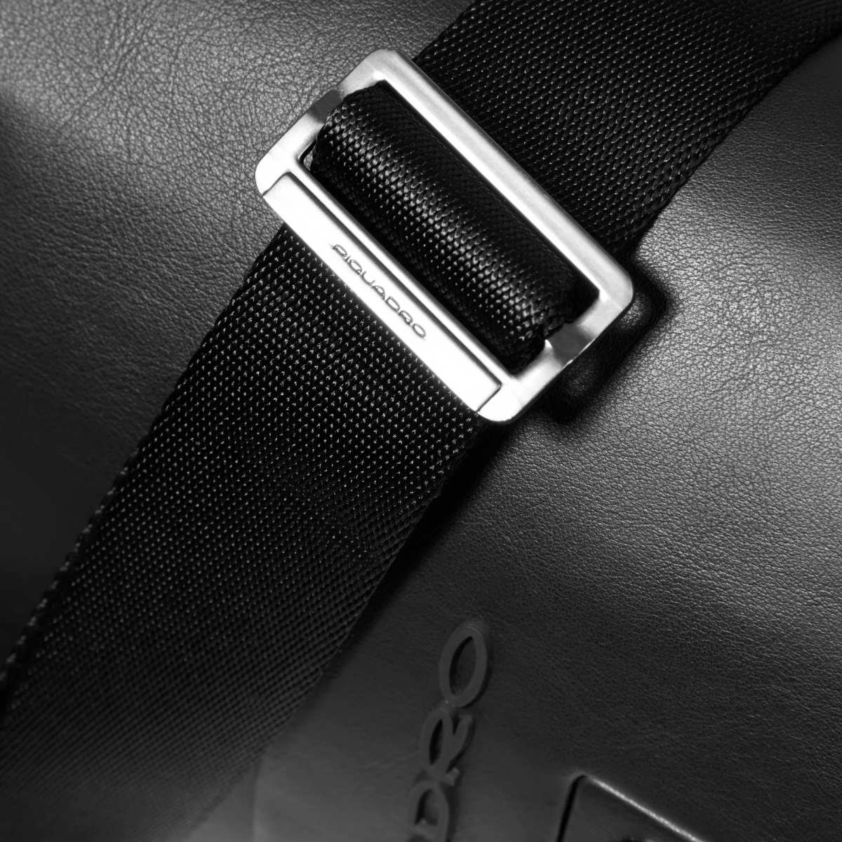 Сумка для ноутбука Piquadro Messenger Laptop Bag 14" Black (CA6802UB00) - CA6802UB00/N - фото 4