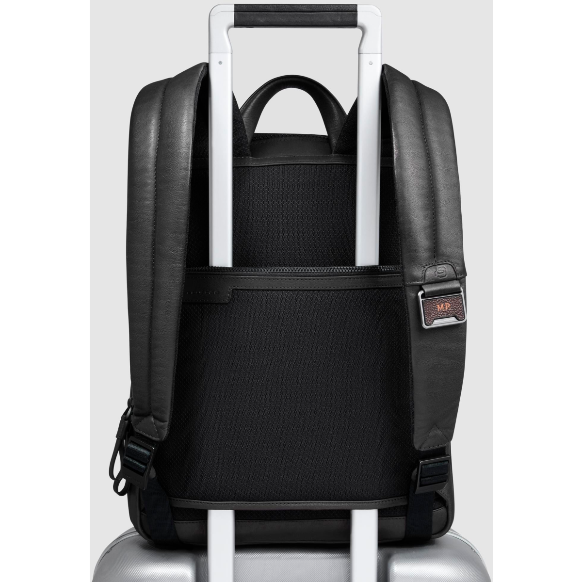 Рюкзак для ноутбука Piquadro Expandable Slim Laptop Backpack 14" Black (CA6311AP) - CA6311AP/N - фото 3