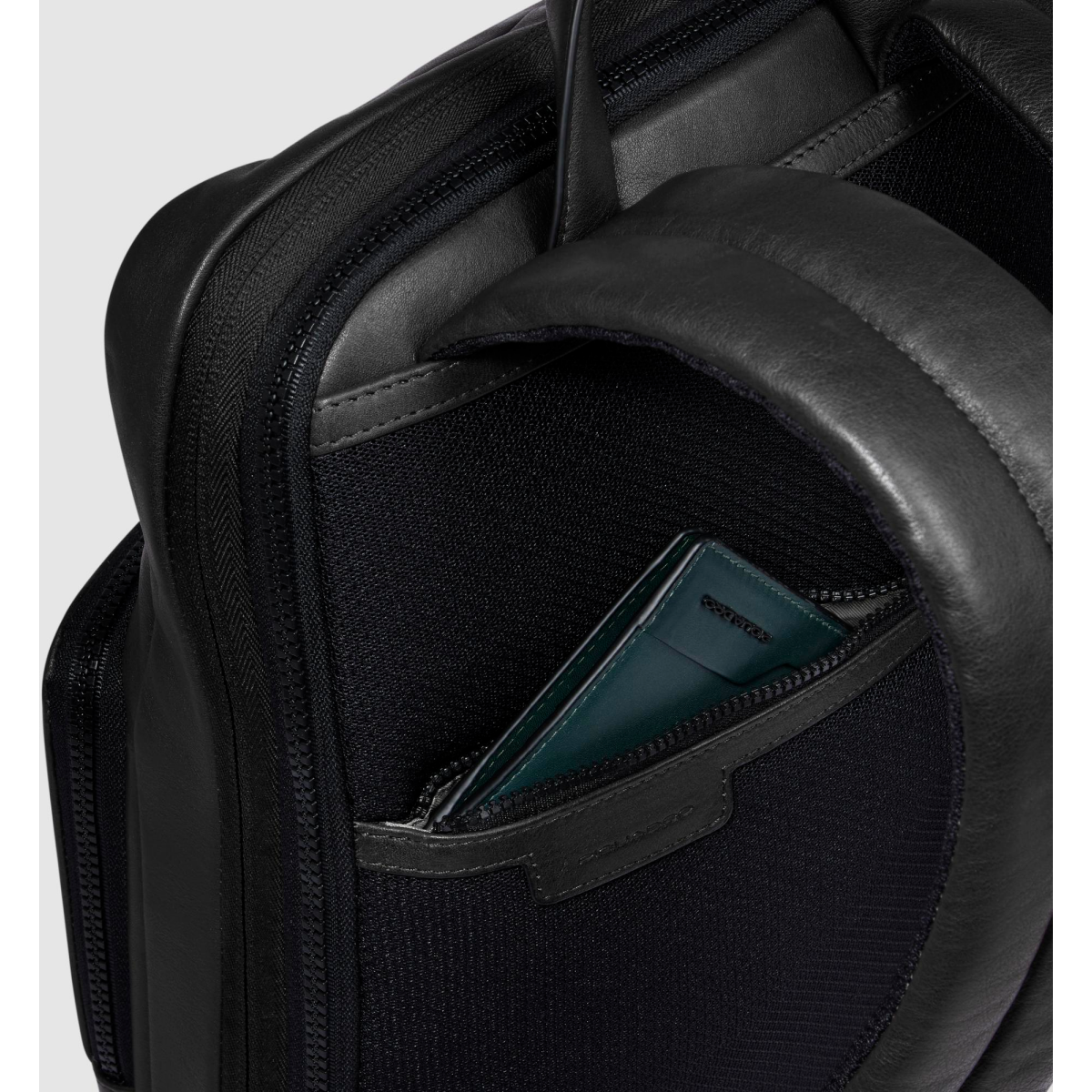 Рюкзак для ноутбука Piquadro Expandable Slim Laptop Backpack 14" Black (CA6311AP) - CA6311AP/N - фото 7