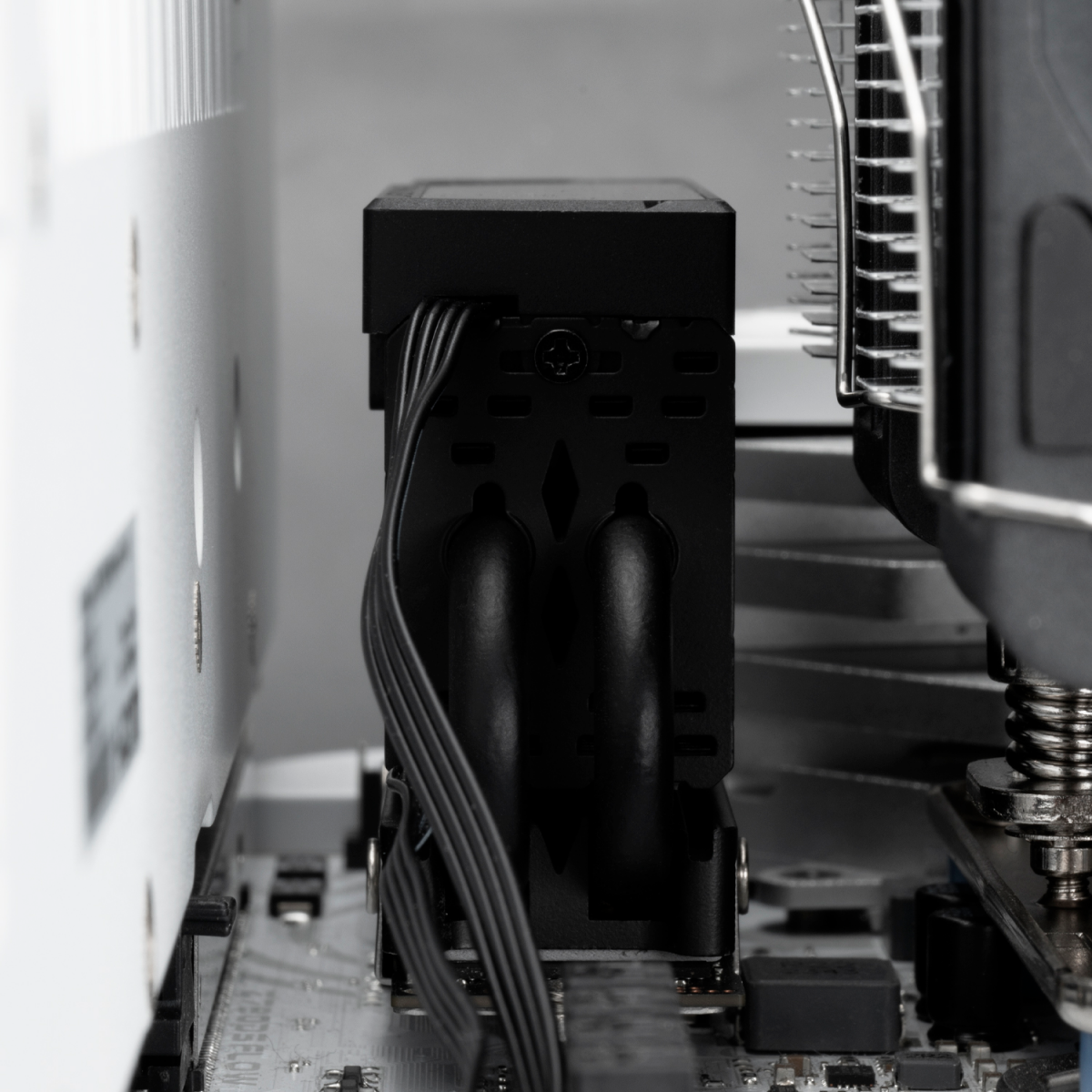 Радиатор для SSD M.2 Thermalright HR-10 Pro Digital 2280 Black - TRHR10.2280.PRO.D.B - фото 7