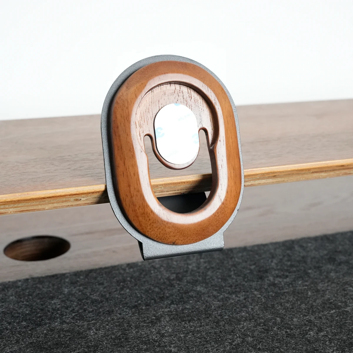 Держатель GEEK NOOK Bracket Stand for IPhone Walnut - 202404220 - фото 4