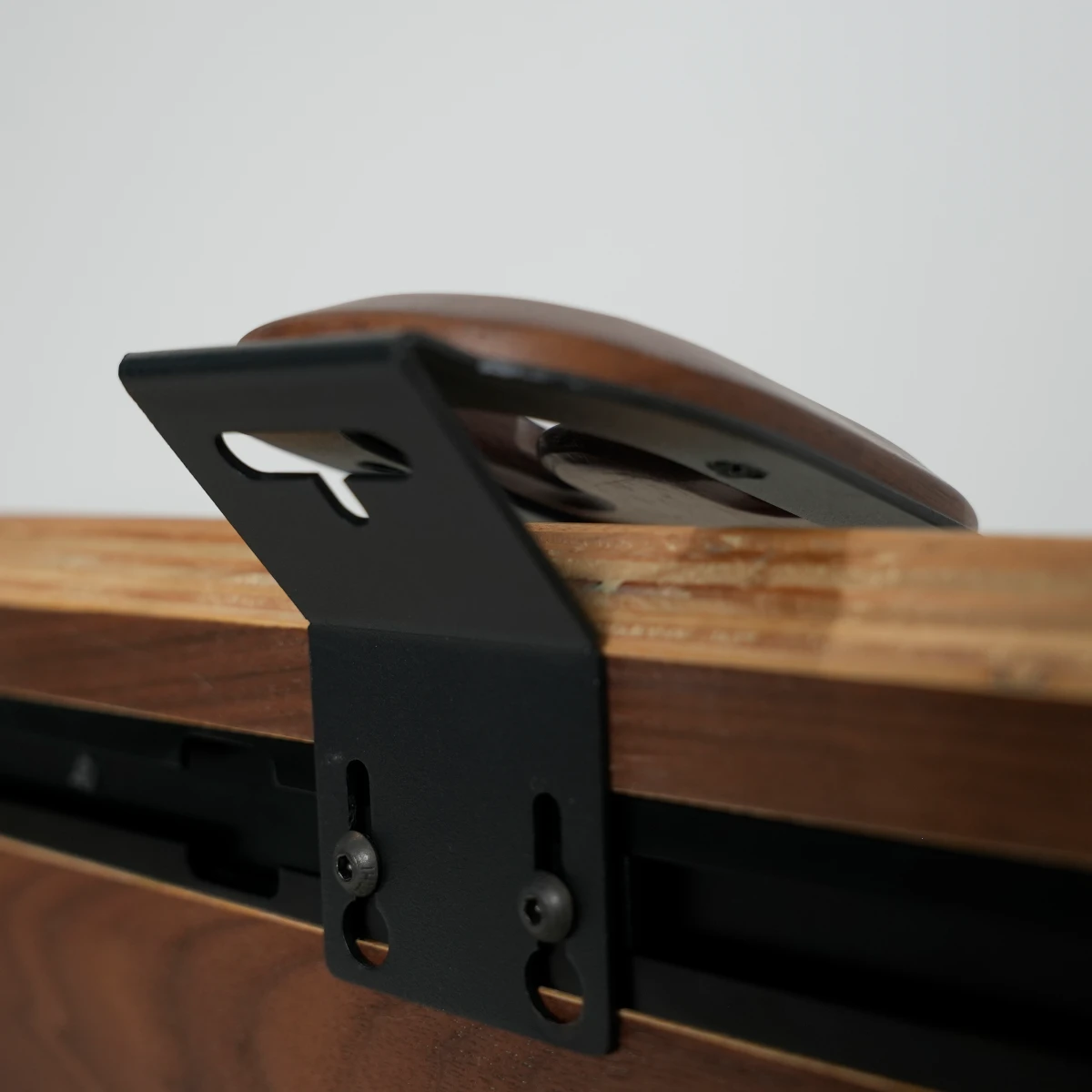 Держатель GEEK NOOK Bracket Stand for IPhone Walnut - 202404220 - фото 6