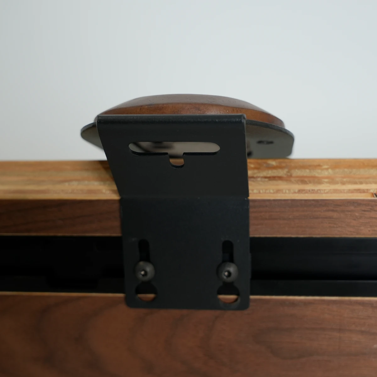 Держатель GEEK NOOK Bracket Stand for IPhone Walnut - 202404220 - фото 7