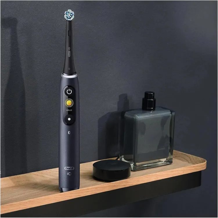 Зубная щётка Oral-B iO Series 8 Limited Edition Black - фото 2