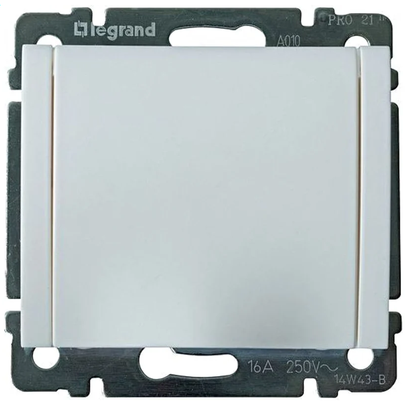 Электрическая розетка Legrand Galea Life 771064
