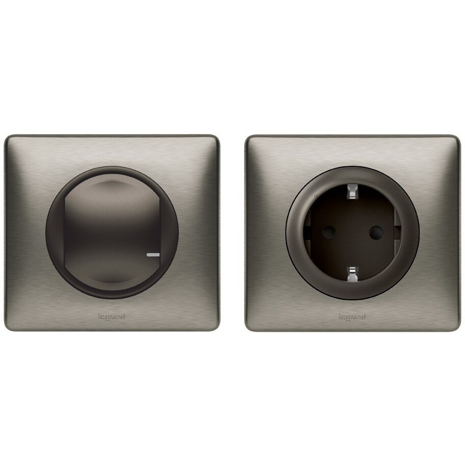 Умная розетка Legrand 67643
