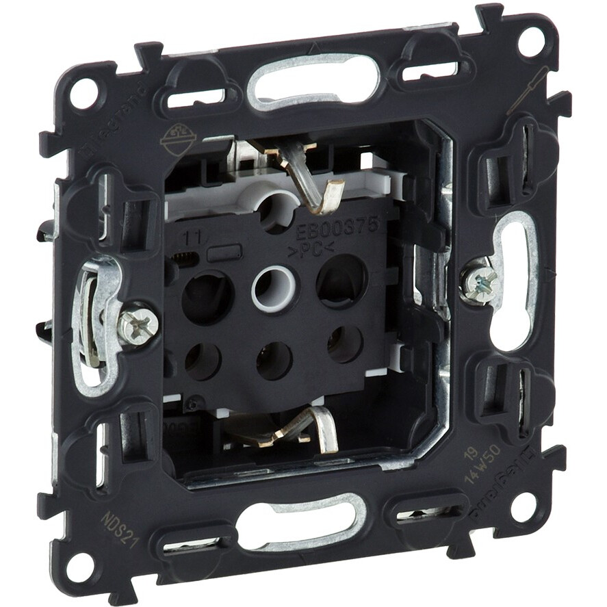 Электрическая розетка Legrand Valena IN'MATIC 753029